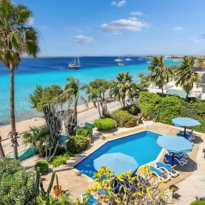 bonaire-oceanfront-apartments.comcaribbean.com/
